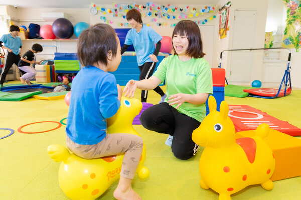 運動プログラムで身体の土台を育てる様子